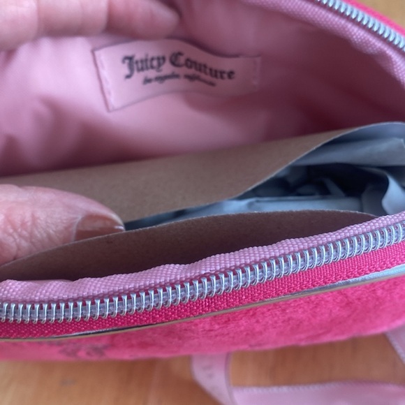 Juicy Couture plush Pink Cosmetic Bag NWOT plus 1 oz lotion. Wrapping inside. - Picture 5 of 6